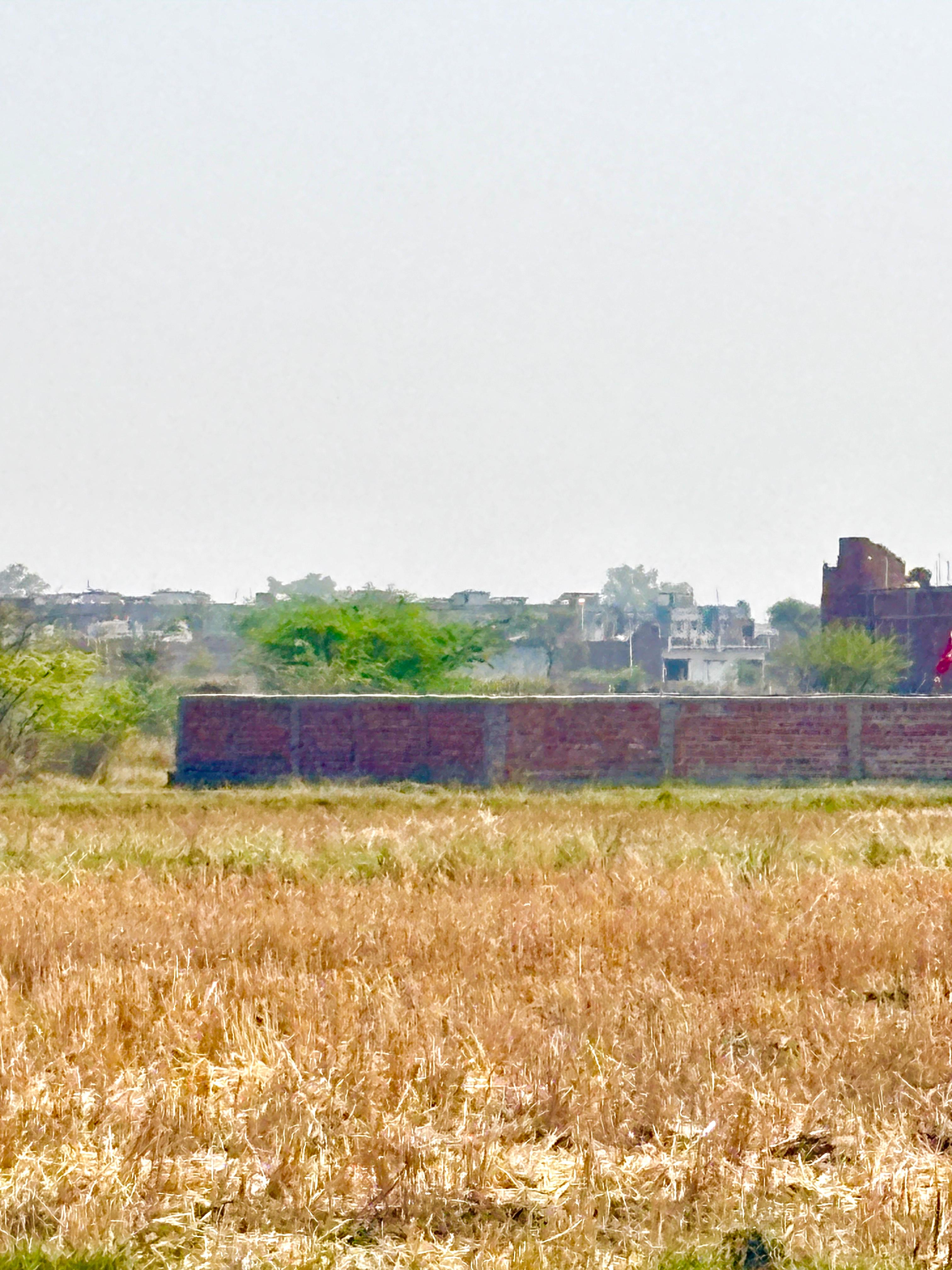 जमुना देवी कॉलेज के पास 30*40 sqft का प्लॉट 